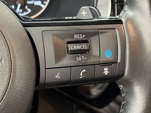 Used 2025 Nissan Pathfinder SL FWD image 50