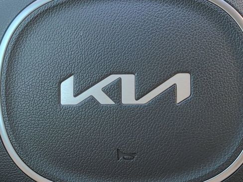 Used 2025 Kia Sorento SX image 5