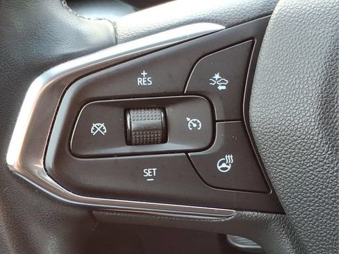 Used 2025 Chevrolet Trax LT w/ Sunroof Package FWD image 27