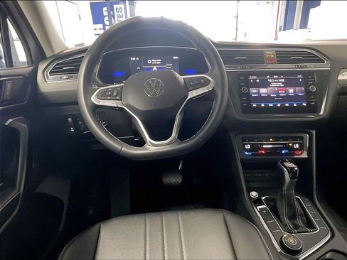 Used 2023 Volkswagen Tiguan SE AWD/4WD image 17