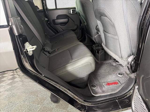 Used 2023 Jeep Gladiator Sport AWD/4WD image 15
