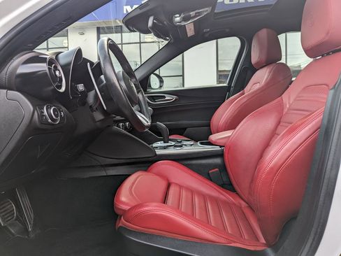 Used 2022 Alfa Romeo Giulia Veloce image 13