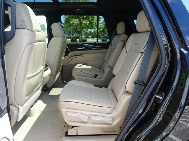 Used 2022 Cadillac Escalade Premium Luxury w/ Performance Package AWD/4WD image 15