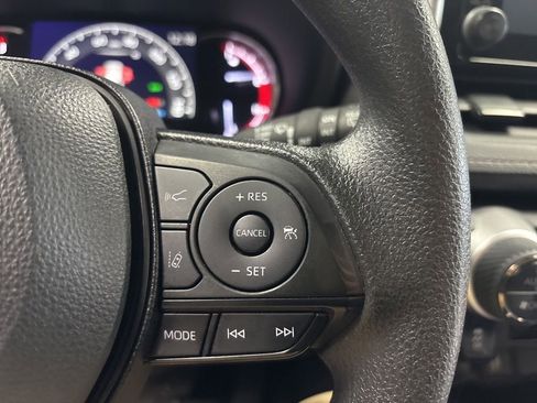 Used 2024 Toyota RAV4 XLE AWD/4WD image 18