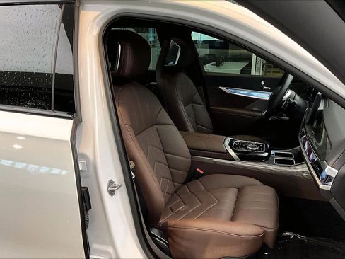 Used 2025 BMW 760i xDrive 760i xDrive w/ Executive Package image 16