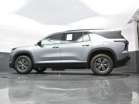 Used 2024 Chevrolet Traverse LT AWD/4WD image 27