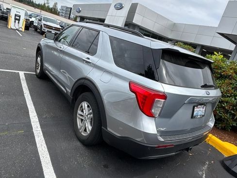 Used 2023 Ford Explorer XLT w/ Equipment Group 202A AWD/4WD image 3