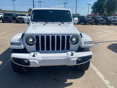 Used 2022 Jeep Gladiator Overland AWD/4WD image 2