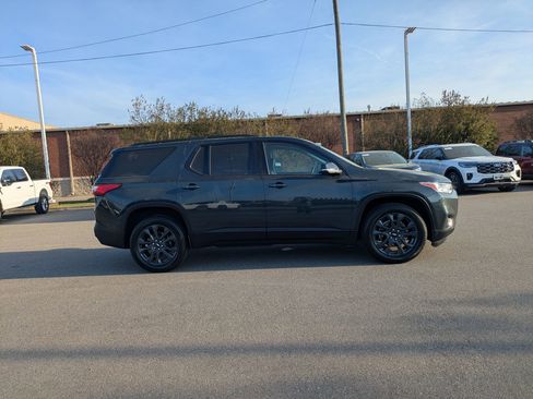 Used 2021 Chevrolet Traverse RS image 3