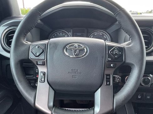 Used 2019 Toyota Tacoma TRD Sport w/ Technology Package AWD/4WD image 18