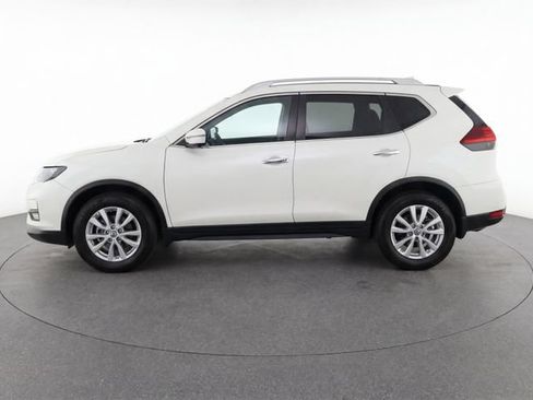 Used 2018 Nissan Rogue SV w/ Premium Package FWD image 3