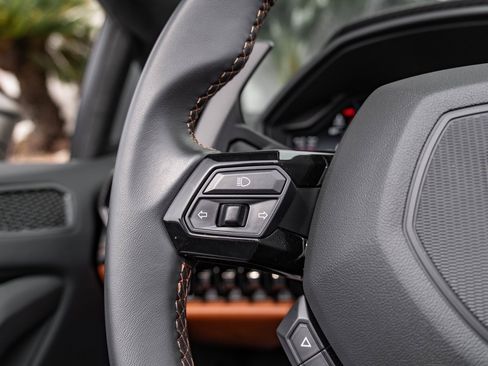 Used 2024 Lamborghini Huracan EVO image 11