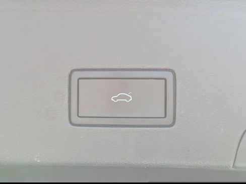 Used 2022 Volkswagen Atlas Cross Sport SEL R-Line AWD/4WD image 15