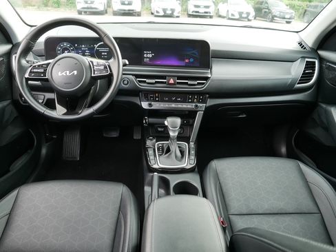 Used 2024 Kia Seltos EX AWD/4WD image 10