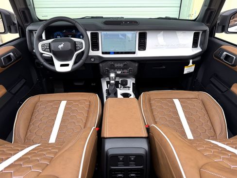 Used 2026 Ford Bronco Outer Banks AWD/4WD image 14