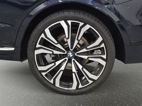 Used 2023 BMW X7 xDrive40i w/ M Sport Package image 28
