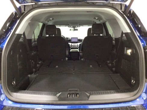 Used 2023 Ford Explorer XLT w/ Equipment Group 202A AWD/4WD image 26