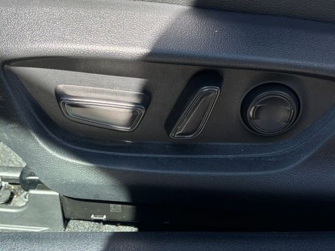 Used 2025 Toyota Camry SE image 28