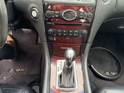 Used 2017 INFINITI QX50 Base w/ Deluxe Touring Package image 16