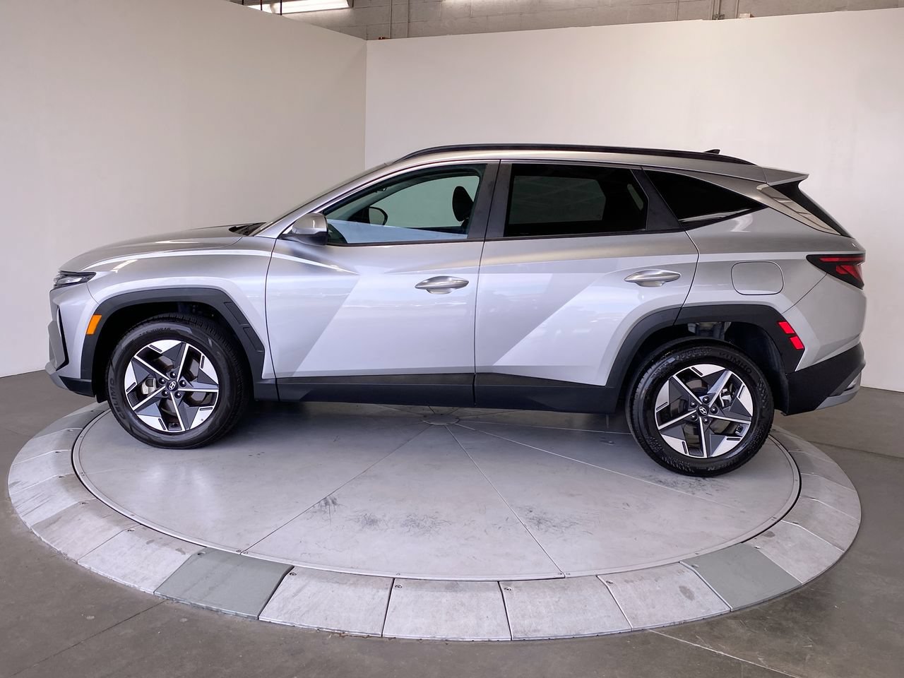 Used 2025 Hyundai Tucson SEL AWD/4WD image 2