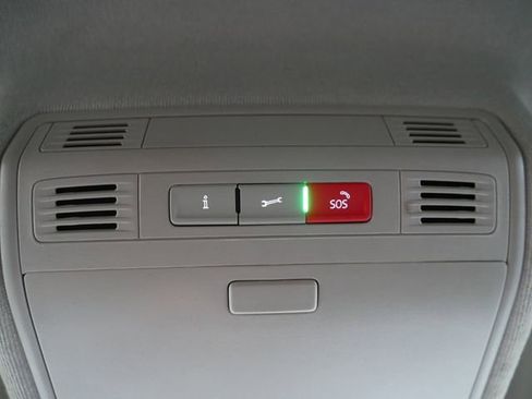 Used 2024 Volkswagen Tiguan S image 36