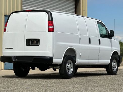 New 2026 Chevrolet Express 3500 RWD image 6