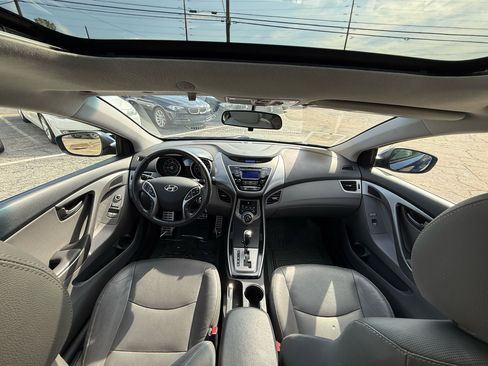 Used 2013 Hyundai Elantra SE image 2