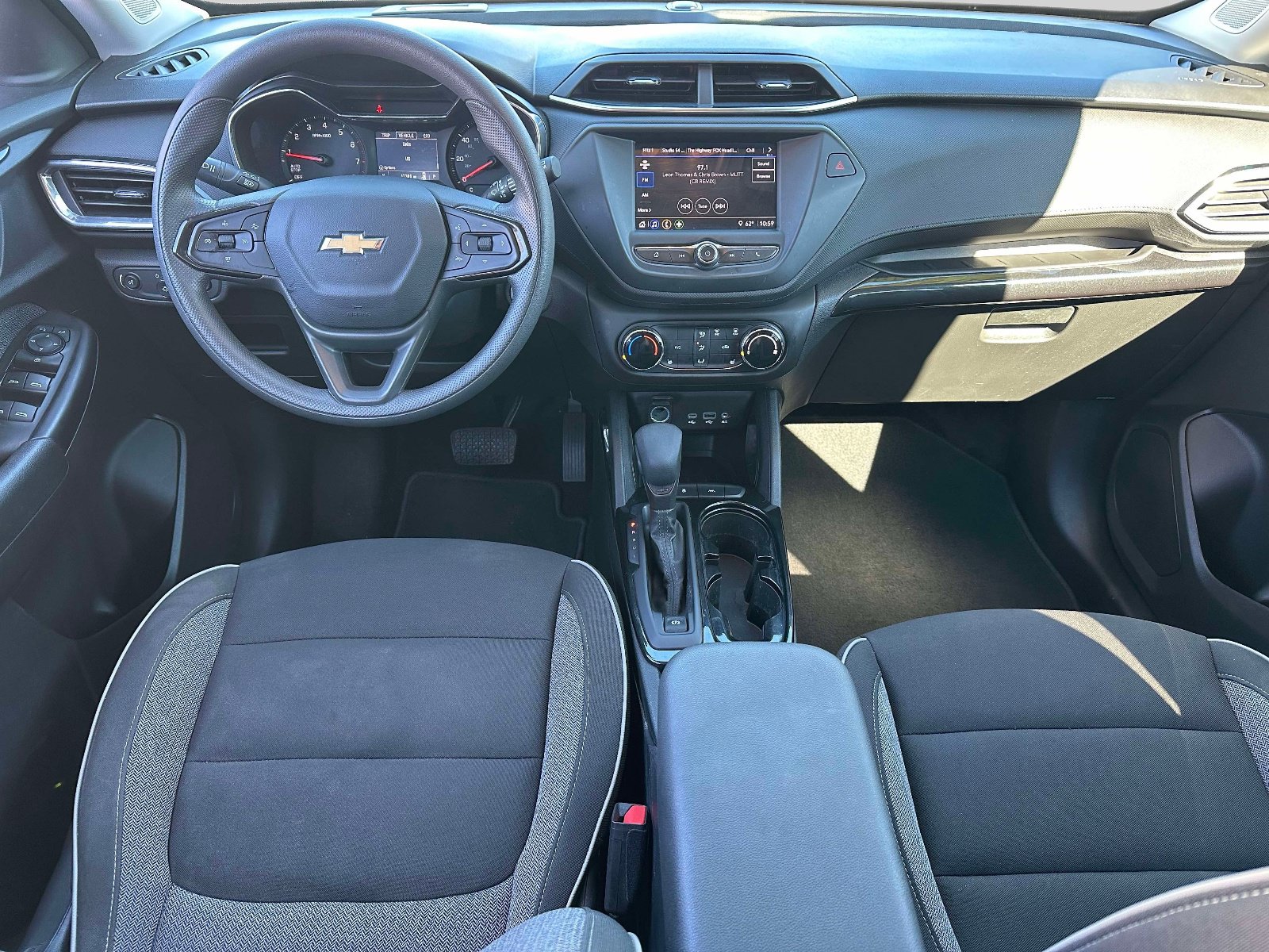 Used 2023 Chevrolet TrailBlazer LT FWD image 12