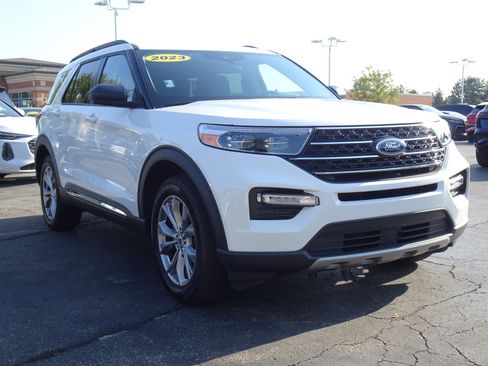 Used 2023 Ford Explorer XLT w/ Equipment Group 202A AWD/4WD image 6