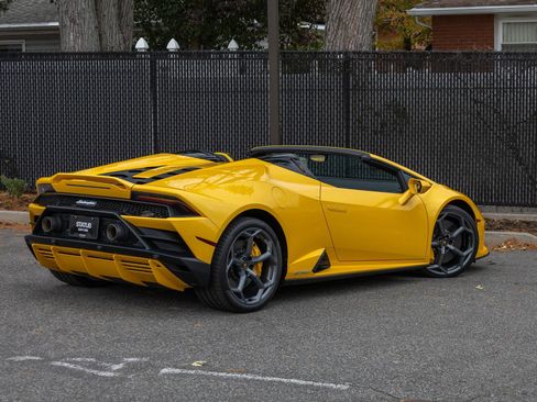 Used 2024 Lamborghini Huracan EVO image 39