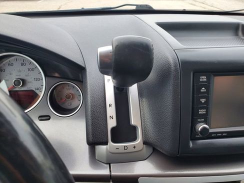 Used 2010 Volkswagen Routan SE image 14