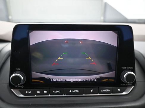 Used 2023 Nissan Rogue S FWD image 11