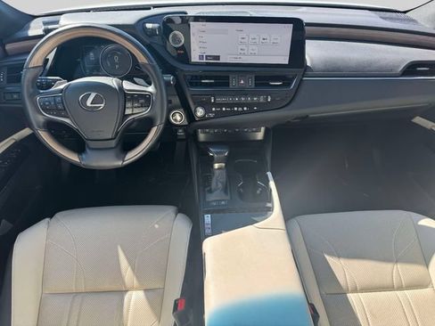 Used 2024 Lexus ES 300h w/ Luxury Package FWD image 18