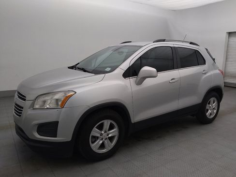 Used 2015 Chevrolet Trax LT image 2