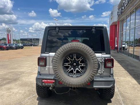 Used 2020 Jeep Wrangler Unlimited Sahara AWD/4WD image 3