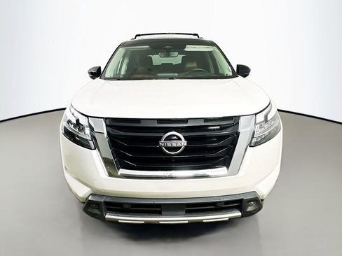 Used 2023 Nissan Pathfinder Platinum w/ Cargo Package AWD/4WD image 2