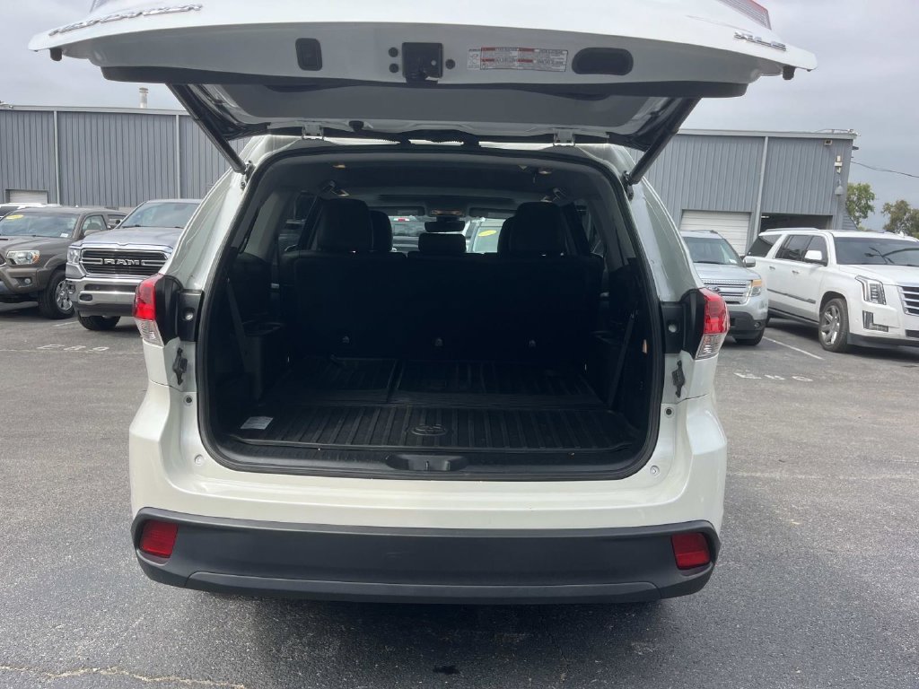 Used 2019 Toyota Highlander XLE FWD image 14