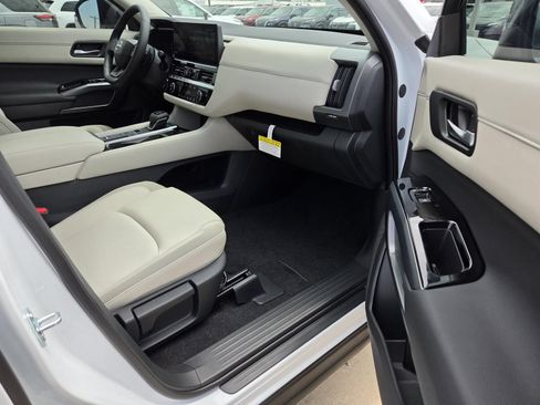 New 2026 Nissan Pathfinder SL w/ SL Premium Package FWD image 11