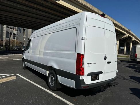 Used 2025 Mercedes-Benz Sprinter 2500 image 5