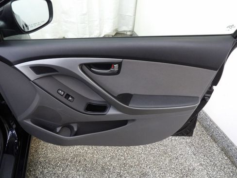 Used 2016 Hyundai Elantra SE w/ Option Group 02 FWD image 11
