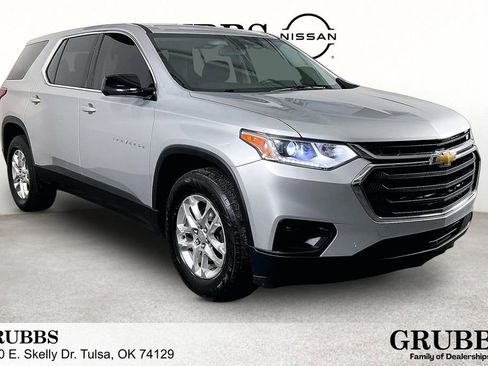 Used 2020 Chevrolet Traverse LS FWD image 1