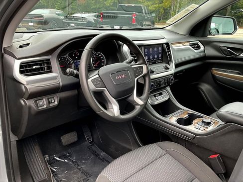 Certified 2023 GMC Acadia SLE w/ Driver Convenience Package image 15