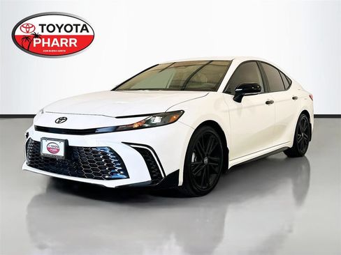 Used 2026 Toyota Camry Hybrid w/ Convenience Package FWD image 1