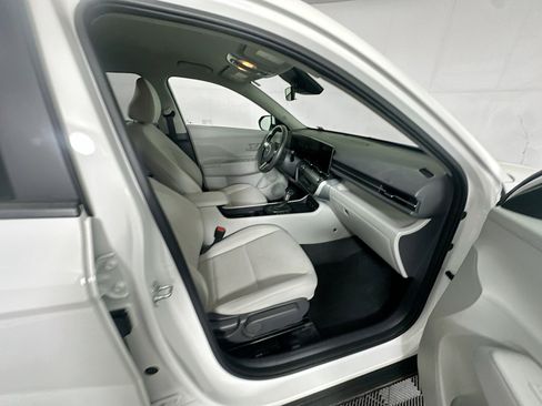 Used 2025 Hyundai Kona SEL FWD image 29