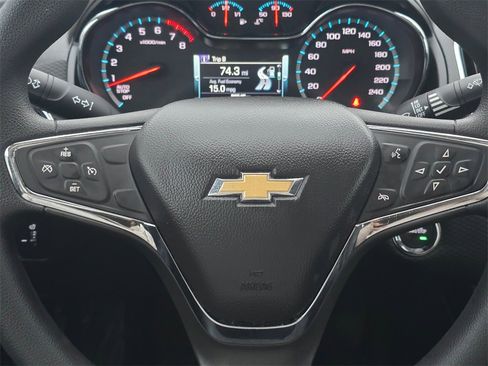 Used 2017 Chevrolet Cruze LT image 24