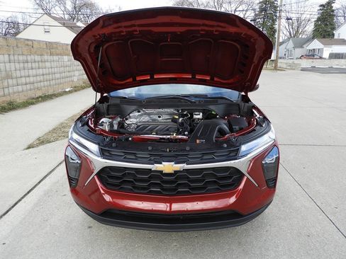 Used 2025 Chevrolet Trax LT w/ Driver Confidence Package FWD image 42