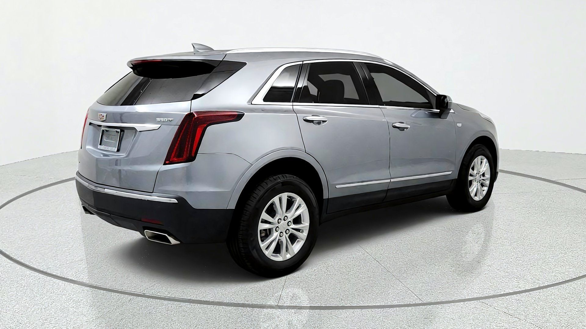 Certified 2024 Cadillac XT5 Luxury w/ LPO, Floor Liner Package AWD/4WD image 5