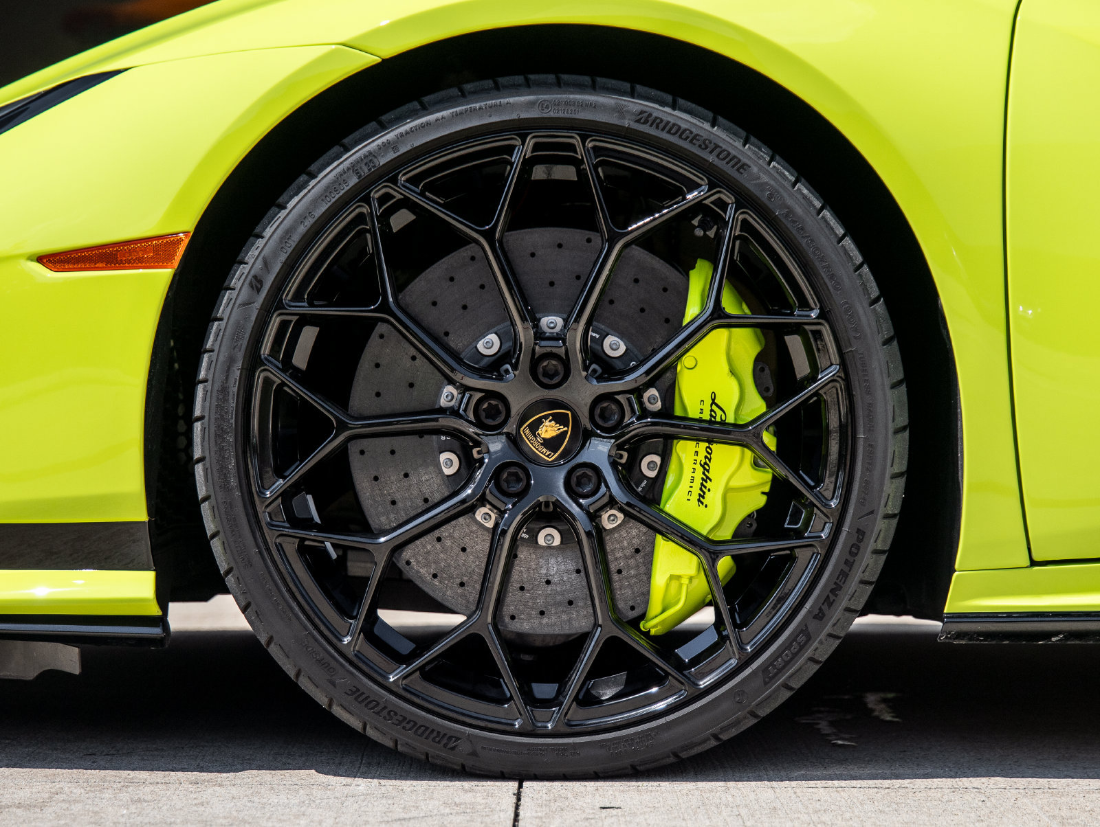 Used 2024 Lamborghini Huracan Tecnica RWD image 11