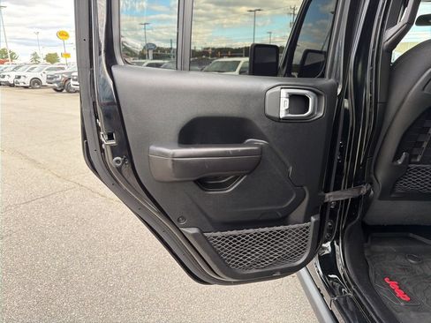 Used 2020 Jeep Wrangler Unlimited Rubicon w/ Dual Top Group AWD/4WD image 15