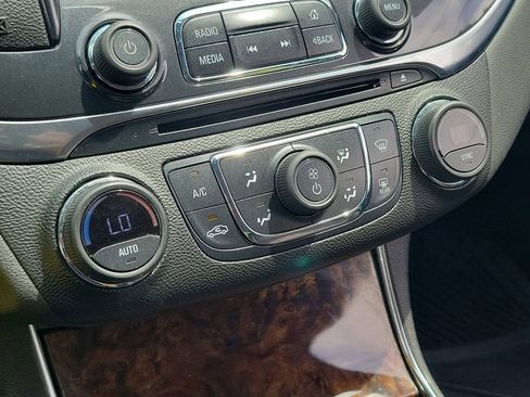 Used 2015 Chevrolet Impala LT w/ Convenience Package FWD image 31